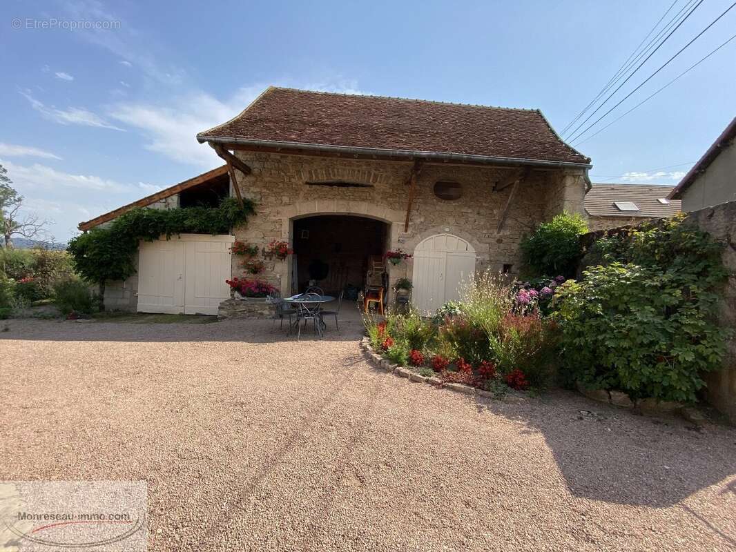 Maison à PRESSY-SOUS-DONDIN