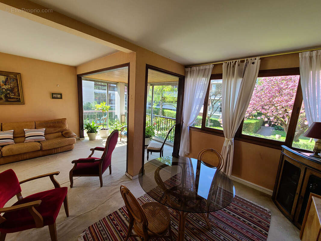 Appartement à FONTENAY-LE-FLEURY