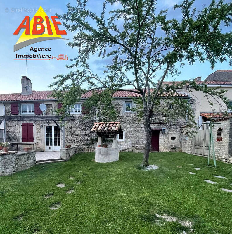 Photo 1 - Maison à SAINT-PIERRE-LE-VIEUX