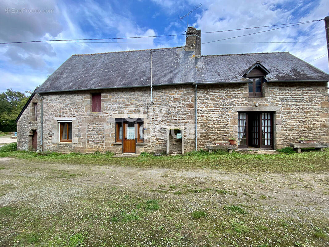 Maison à BAGUER-MORVAN