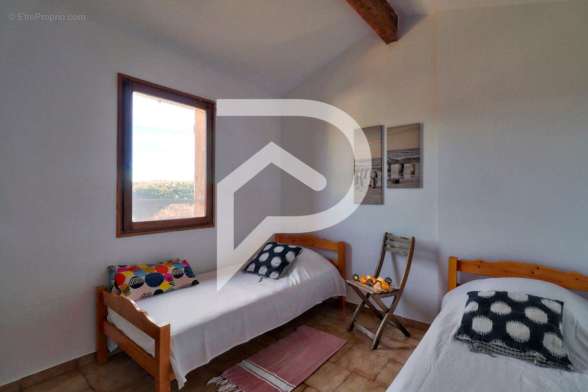 Maison à ARTIGNOSC-SUR-VERDON