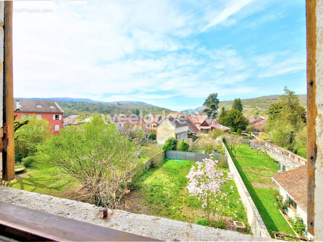 Appartement à YENNE