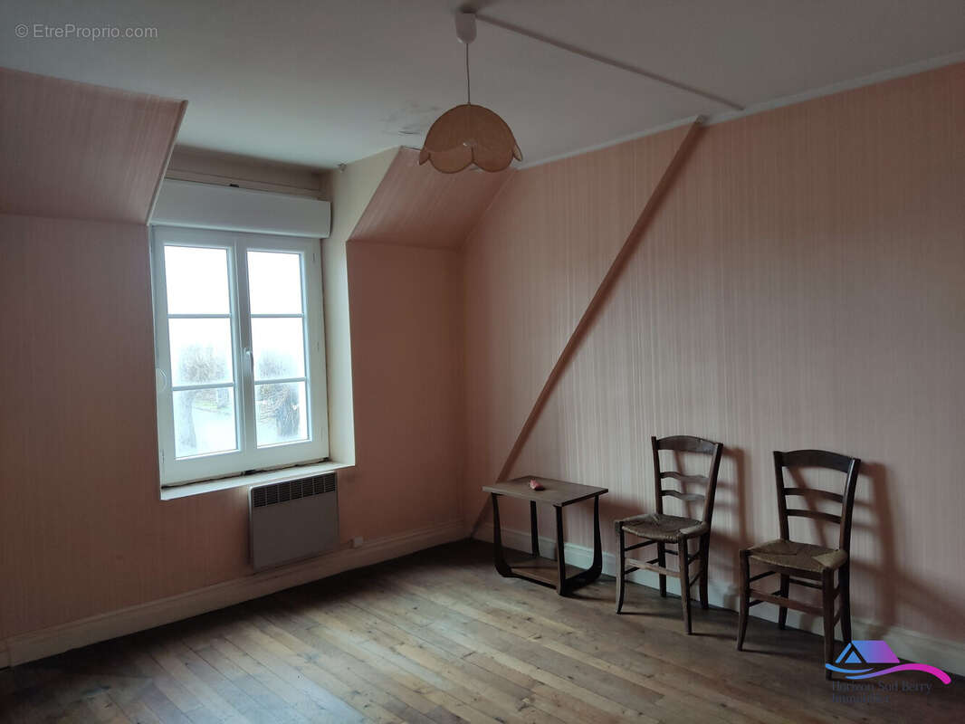 CHAMBRE1 - Maison à CHATEAUMEILLANT