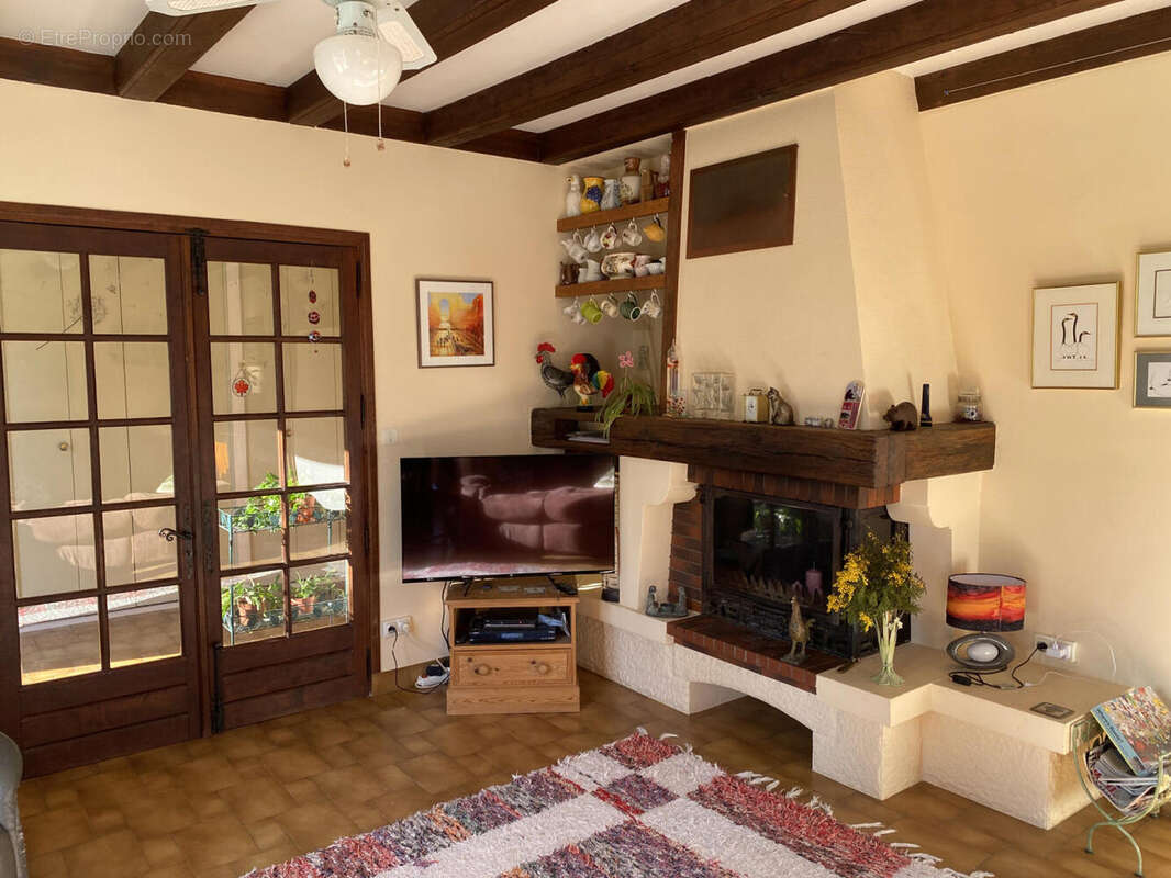 INSERT - Maison à AUBETERRE-SUR-DRONNE
