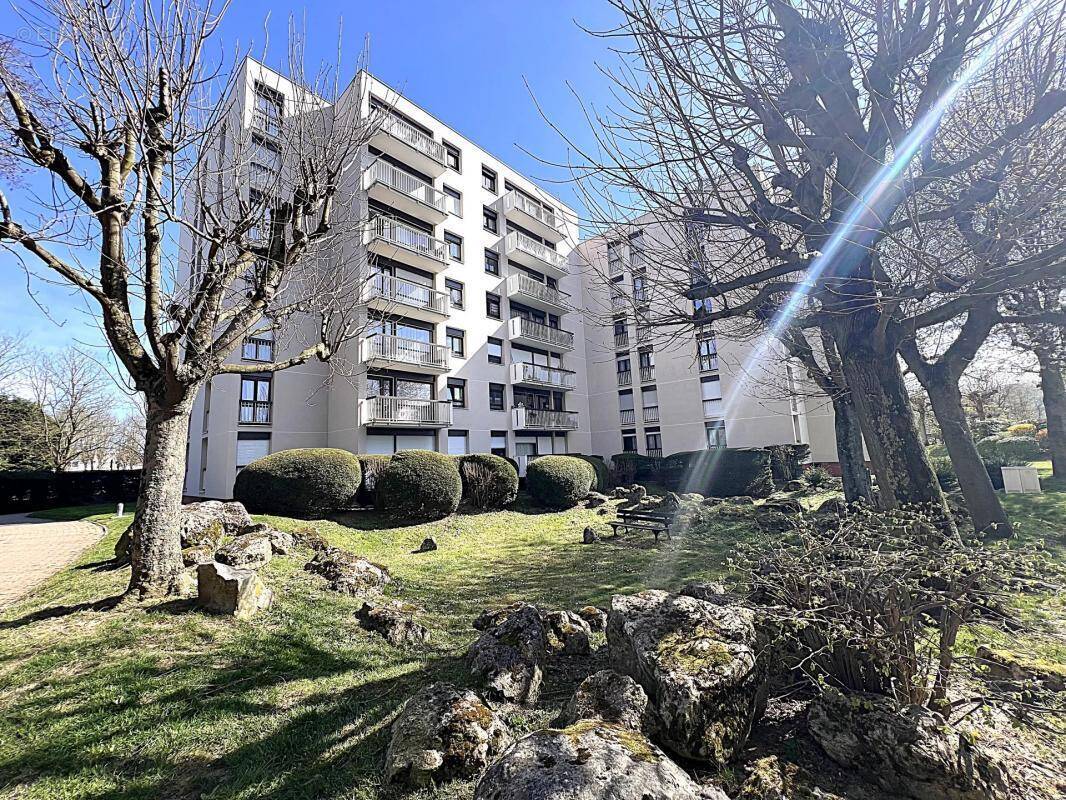 Appartement à LES CLAYES-SOUS-BOIS