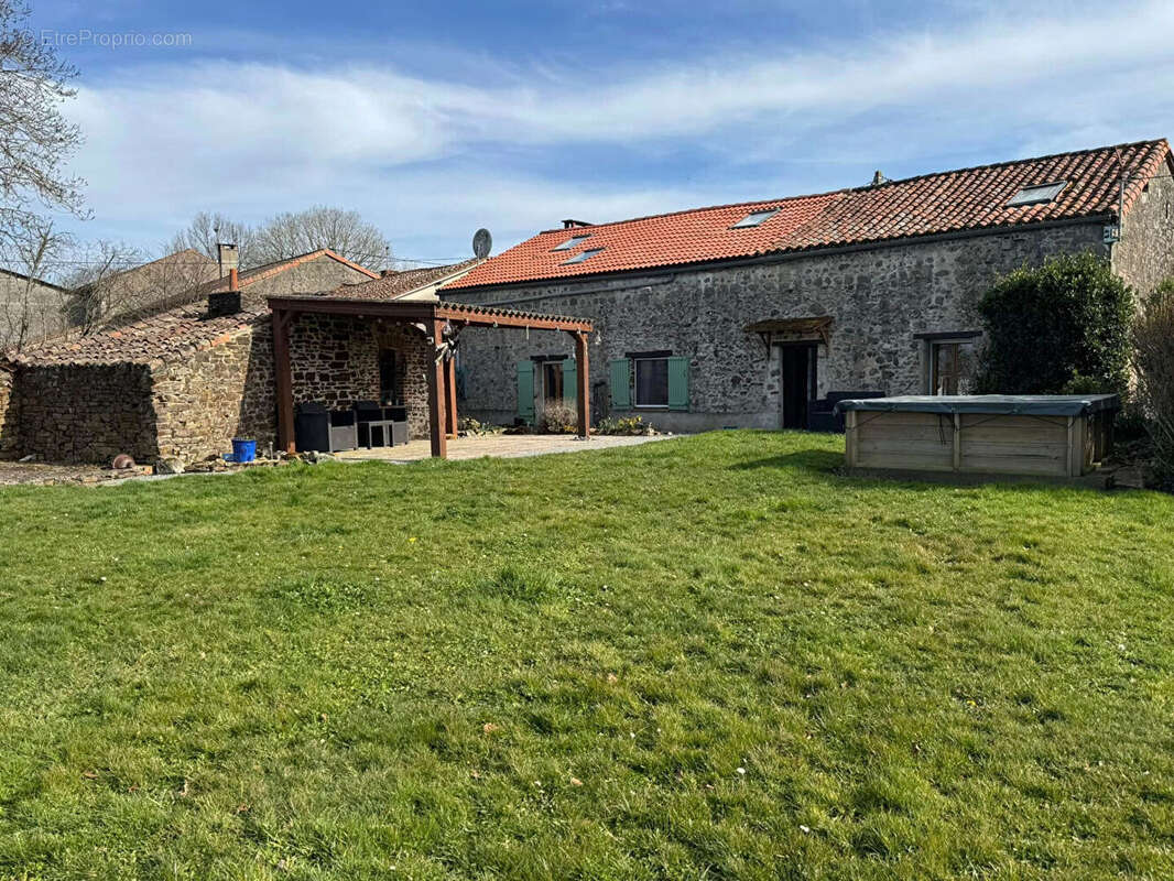 Maison à DARNAC