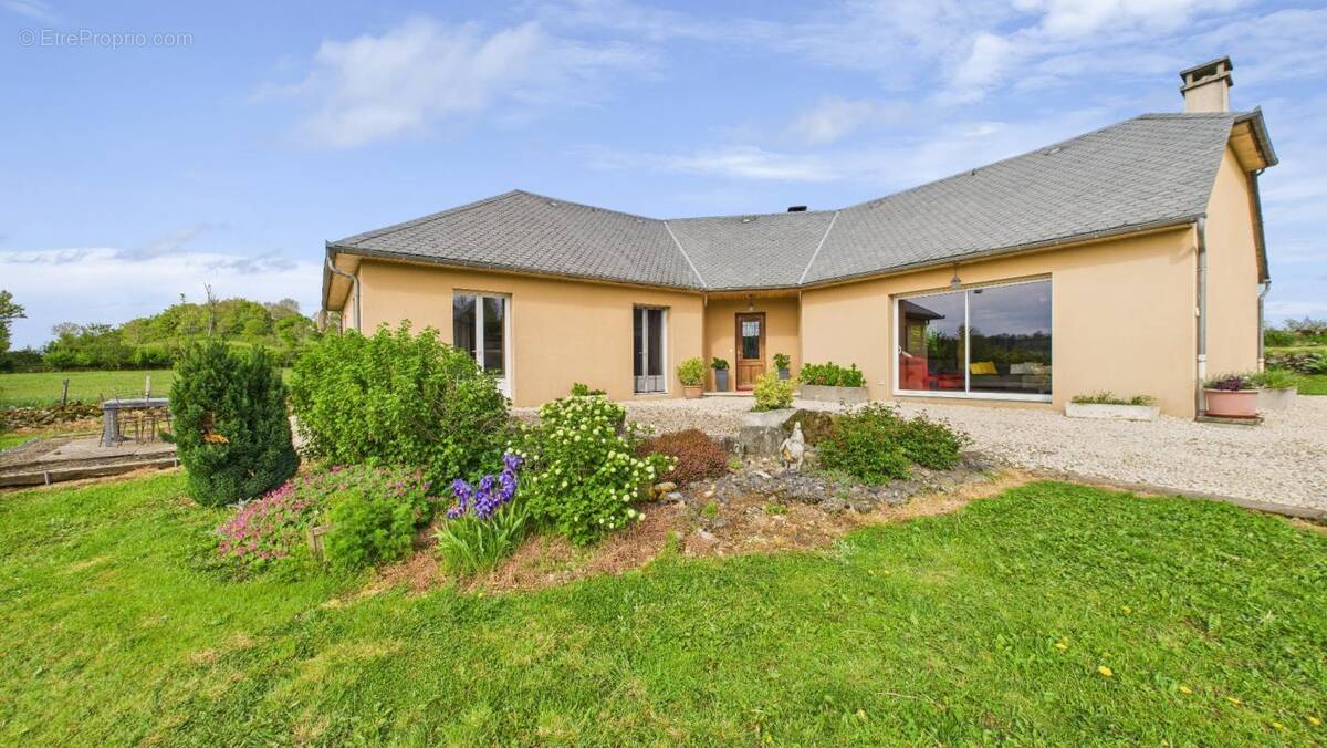 Maison à PRADES-D&#039;AUBRAC