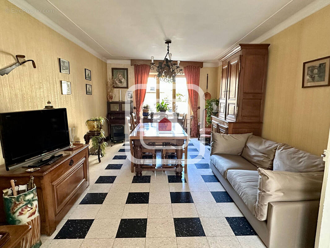 Maison à AY