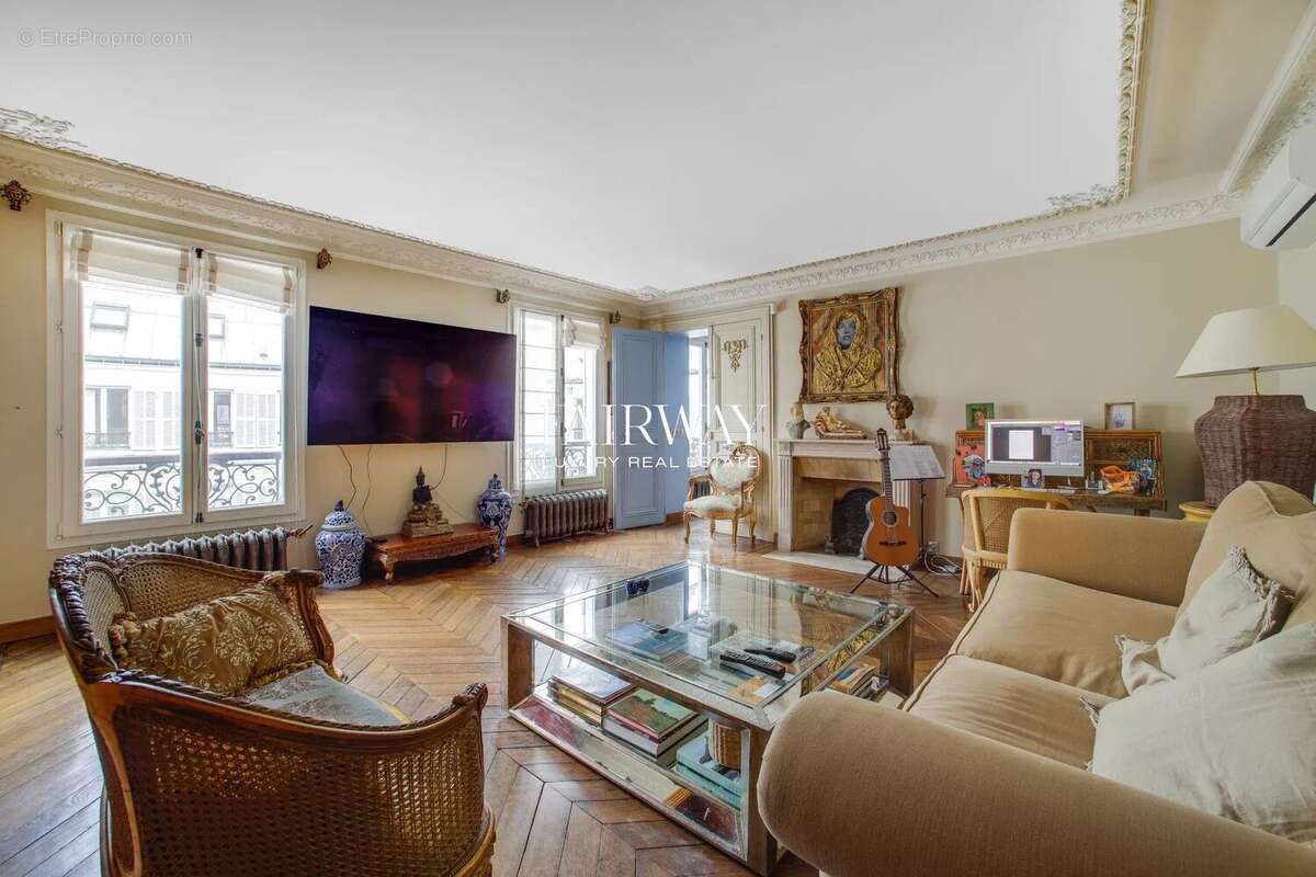 Appartement à PARIS-8E