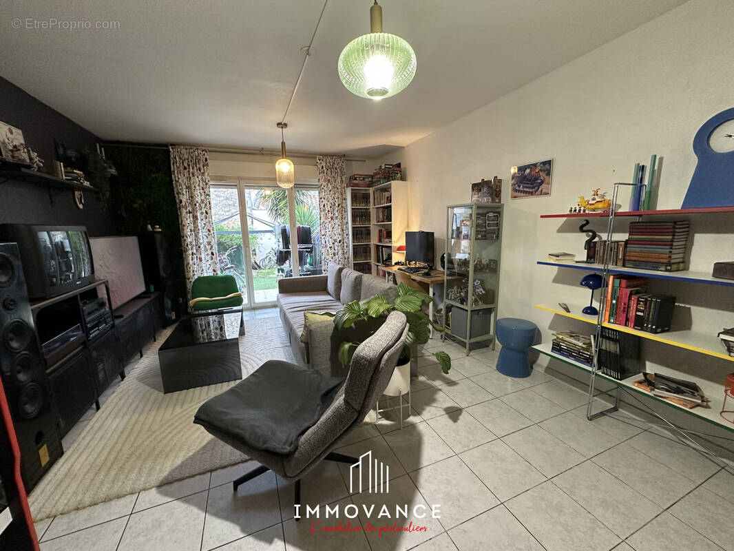 Appartement à MAUGUIO