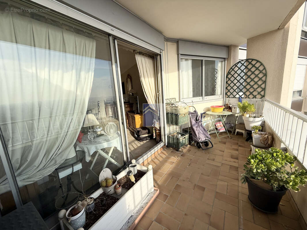 Appartement à COURBEVOIE