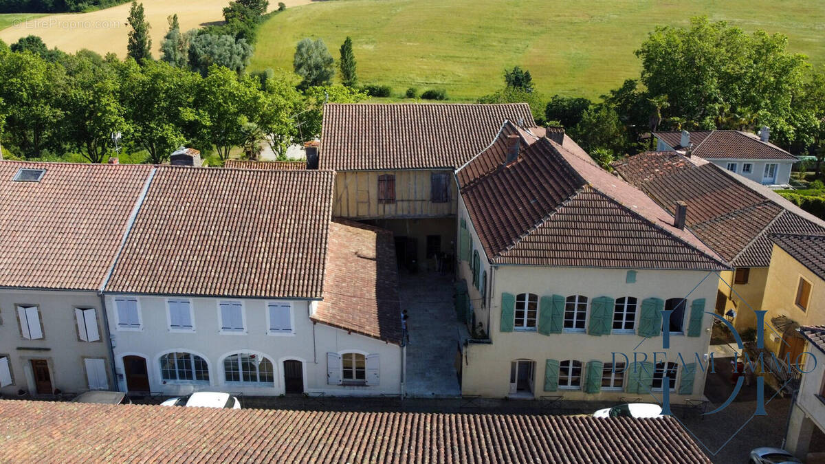Maison à BASSOUES