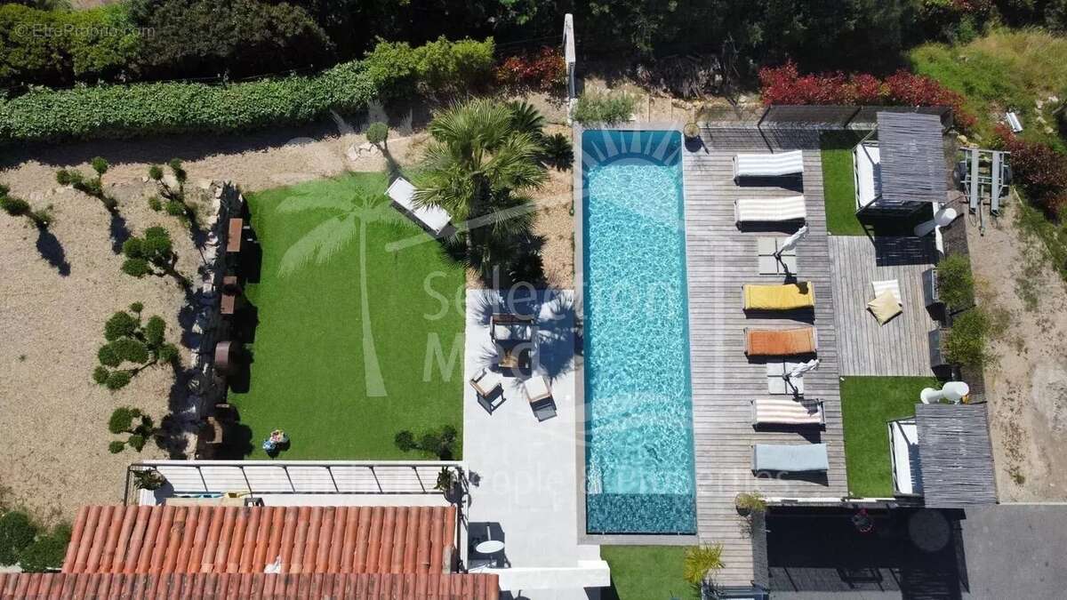 Maison à ROQUEBRUNE-SUR-ARGENS