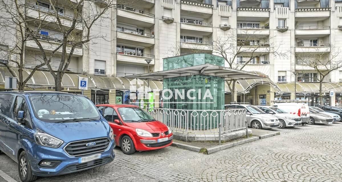 Parking à CERGY