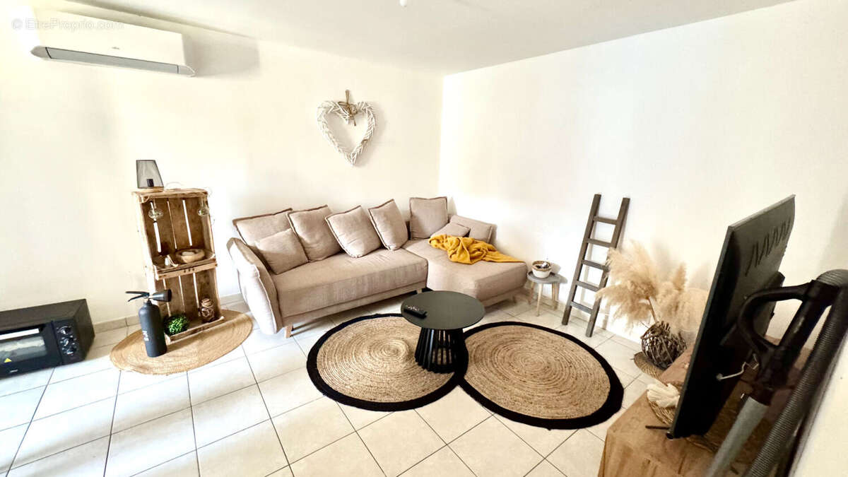 Appartement à ENTRAIGUES-SUR-LA-SORGUE