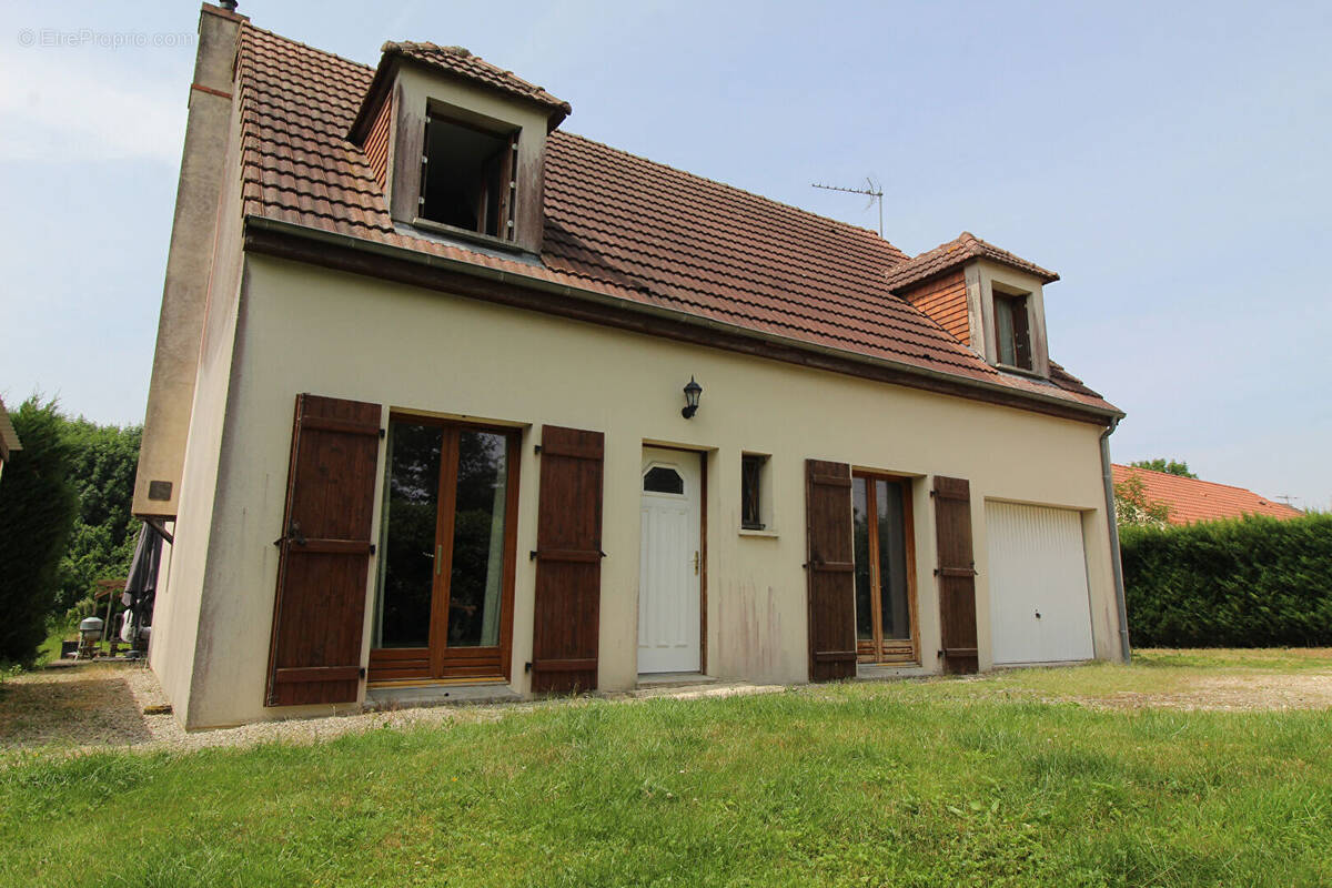 Maison à CHATEAUNEUF-EN-THYMERAIS