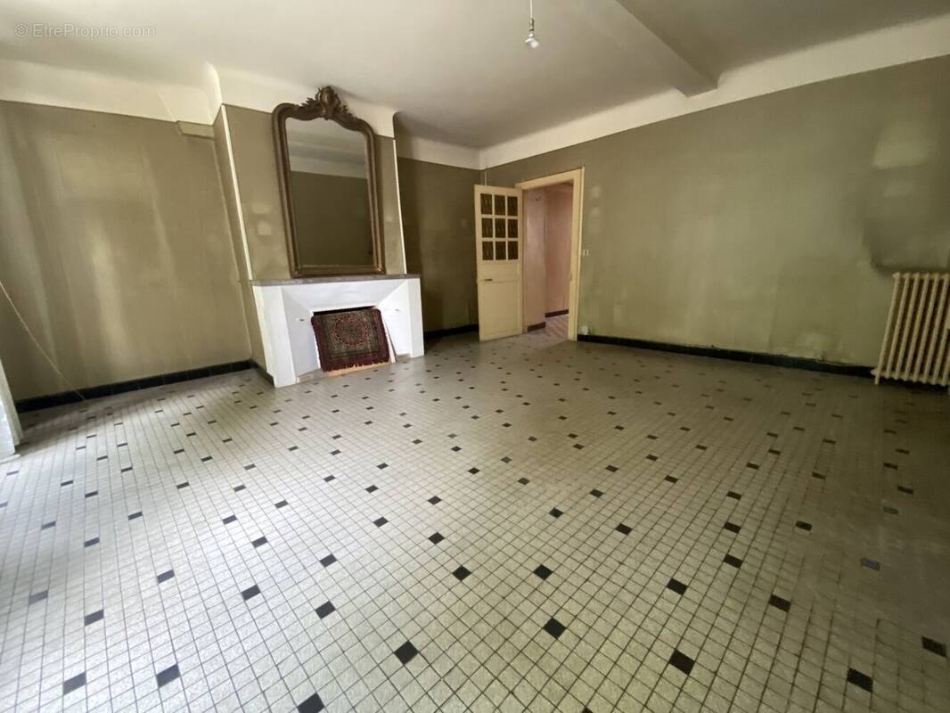 Appartement à NAY
