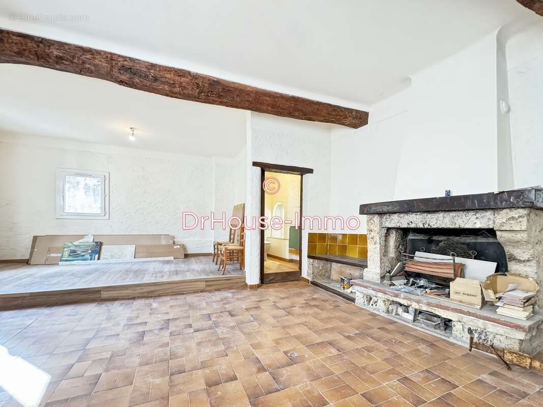 Appartement à COTIGNAC