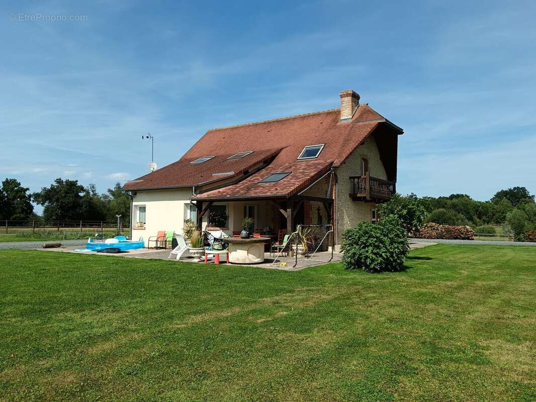 Maison à MEZIDON-CANON