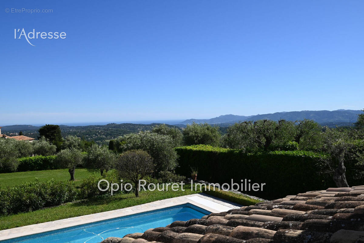 Maison à CHATEAUNEUF-GRASSE