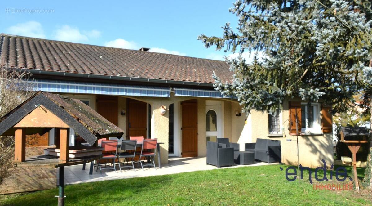 Maison à JASSANS-RIOTTIER