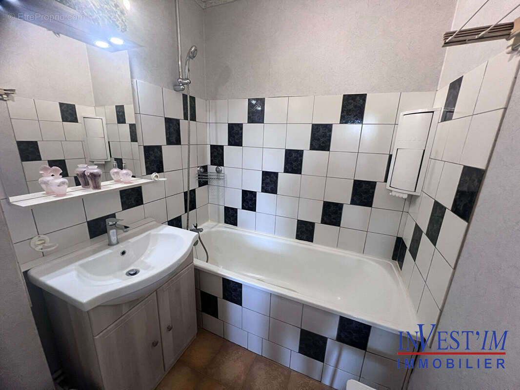Appartement à SAINT-GENIS-LAVAL