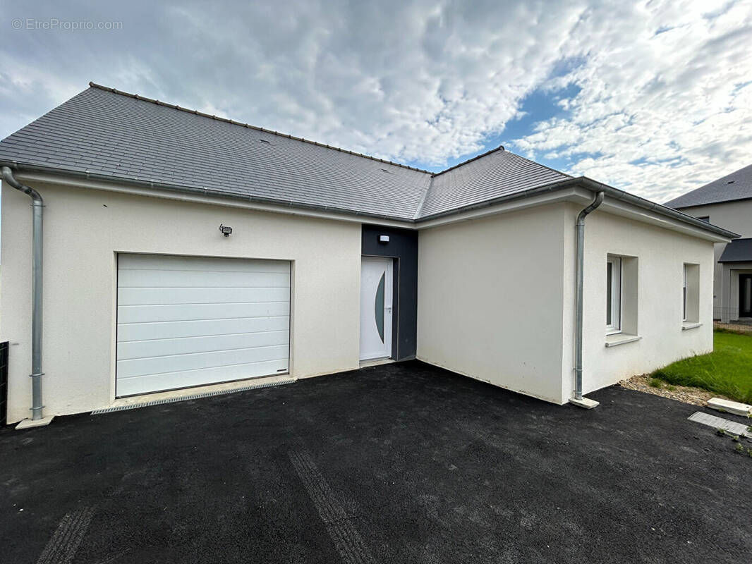 Maison à LE GENEST-SAINT-ISLE