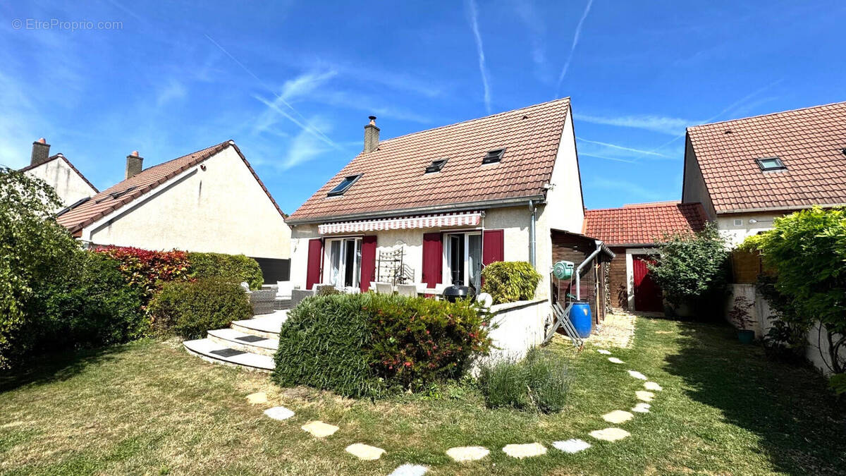 Maison à CHANTELOUP-LES-VIGNES