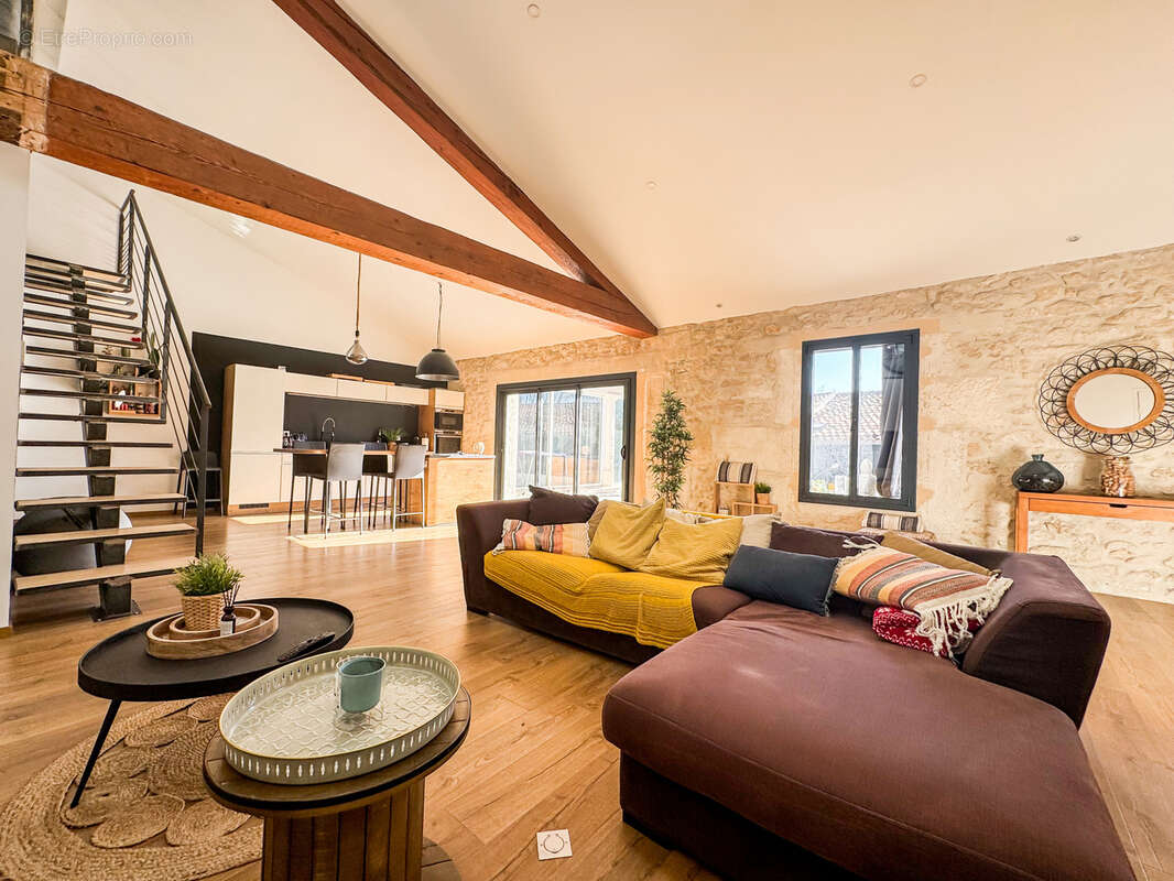 Appartement à MAUGUIO