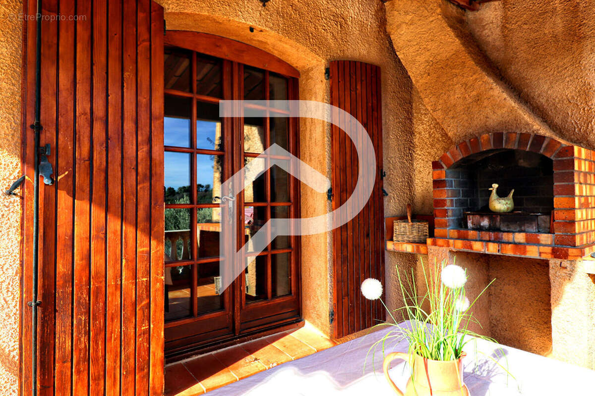 Maison à ARTIGNOSC-SUR-VERDON