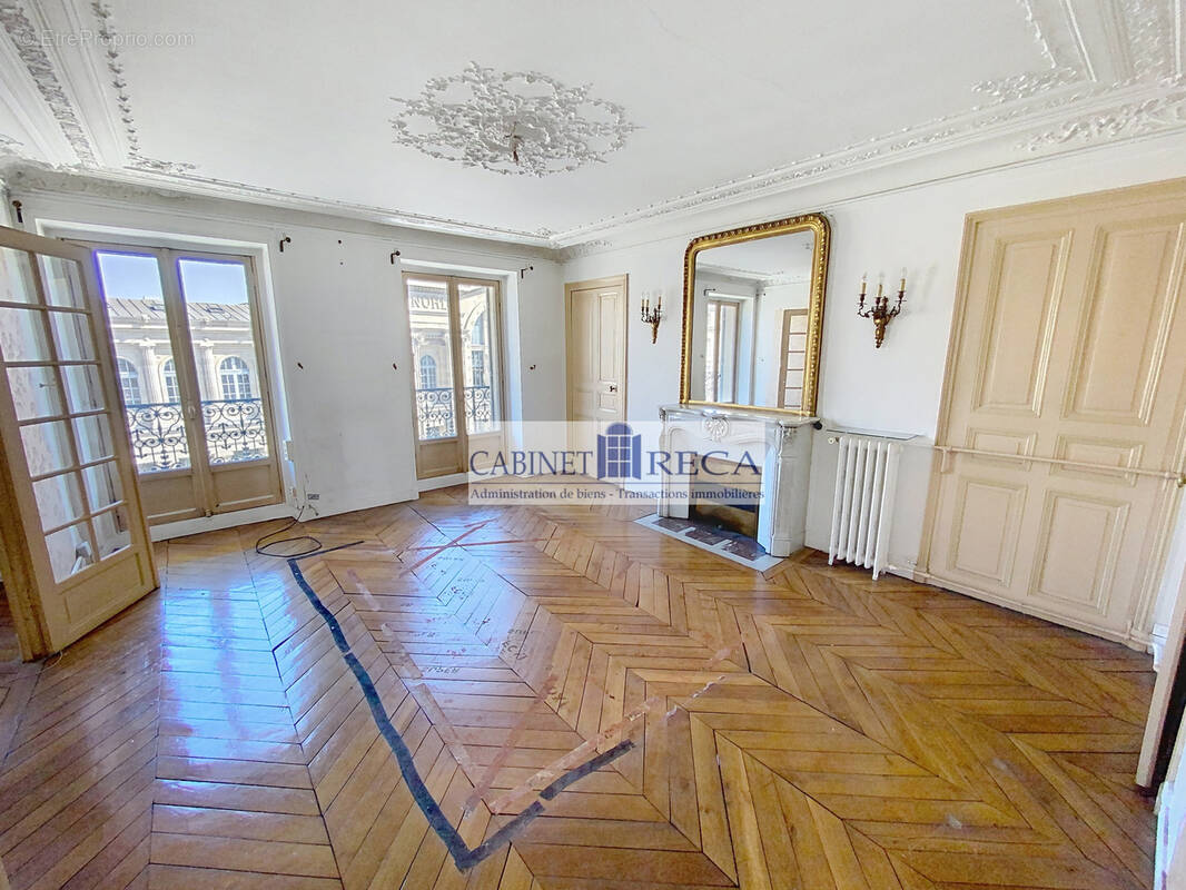 Appartement à PARIS-10E