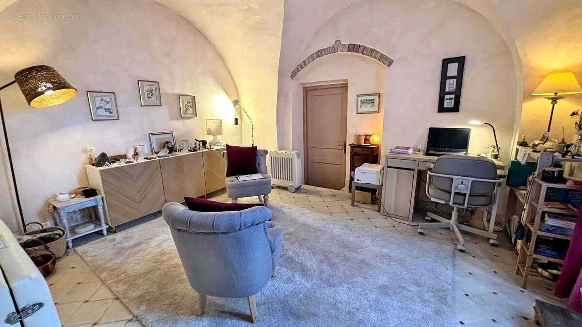 Maison à MIRMANDE