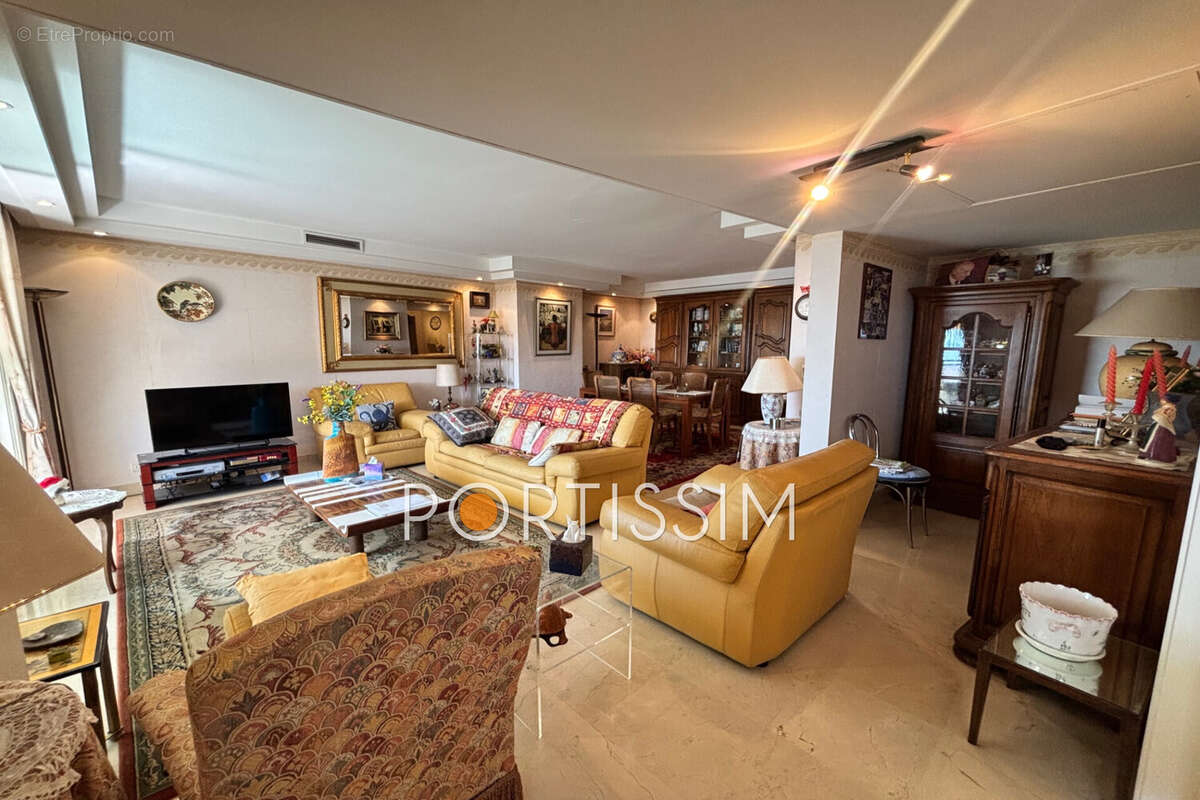 Appartement à SAINT-LAURENT-DU-VAR