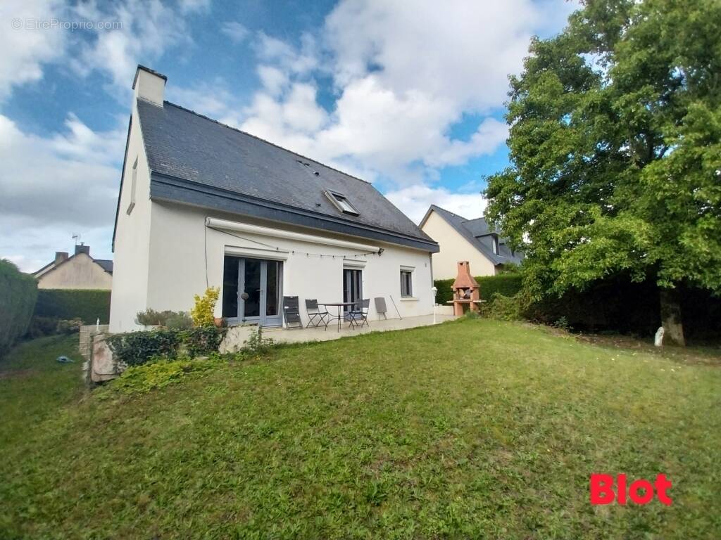 Maison à LA CHAPELLE-DES-FOUGERETZ