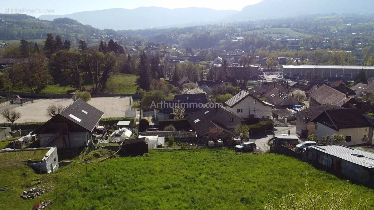 Terrain à GRESY-SUR-AIX