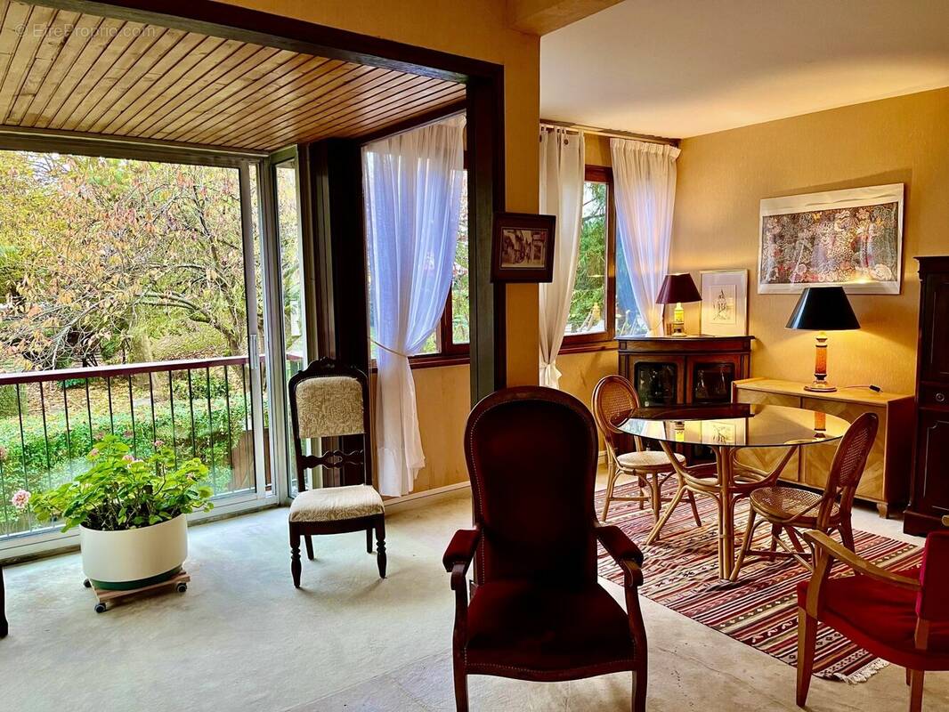 Appartement à FONTENAY-LE-FLEURY