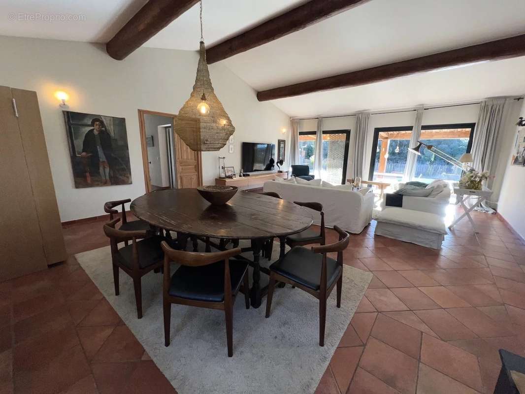 Maison à COTIGNAC