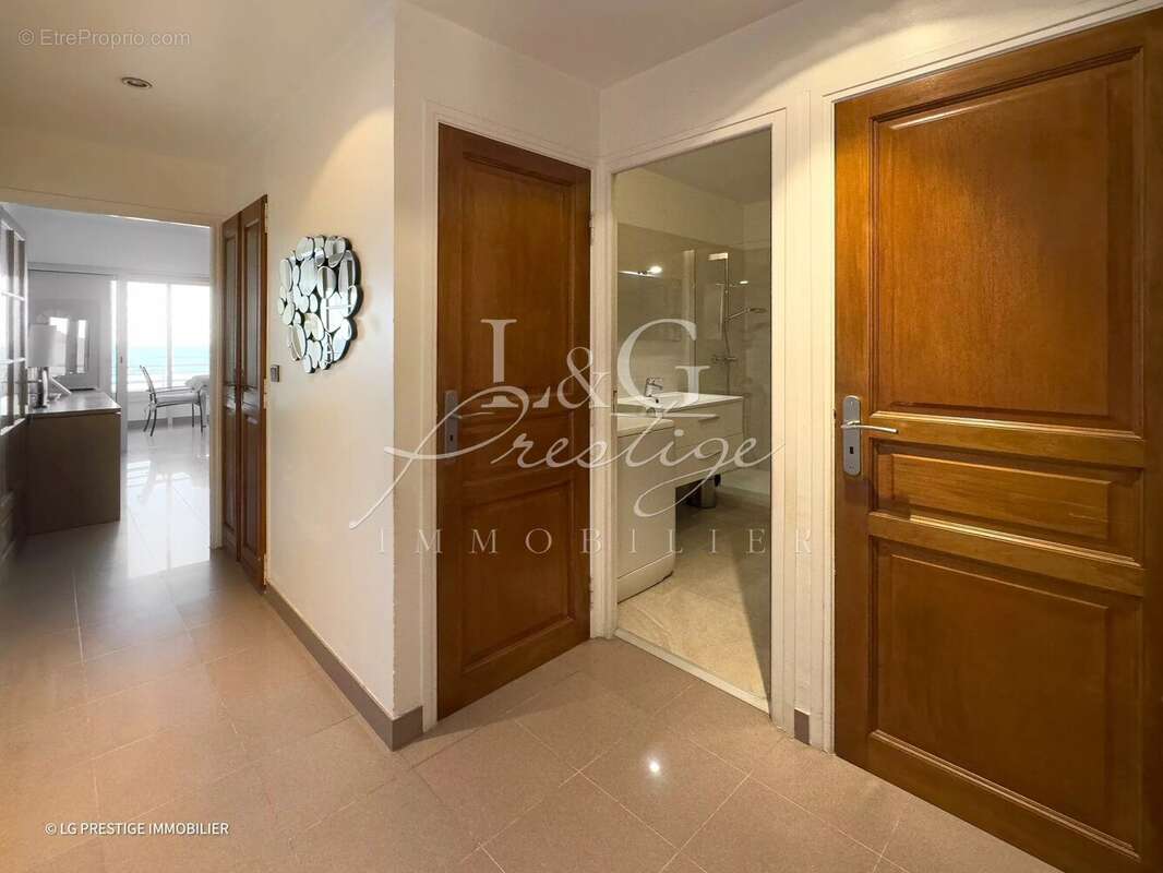 Appartement à MANDELIEU-LA-NAPOULE