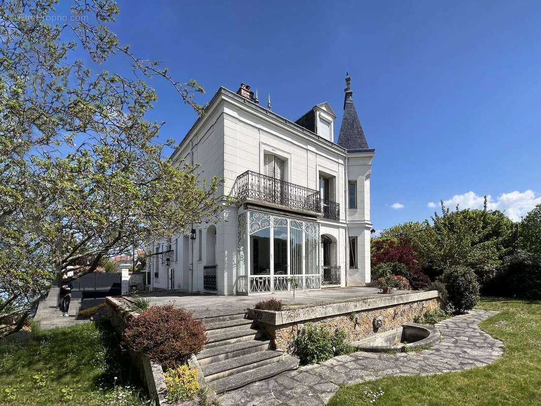 Maison à SAINT-MAUR-DES-FOSSES