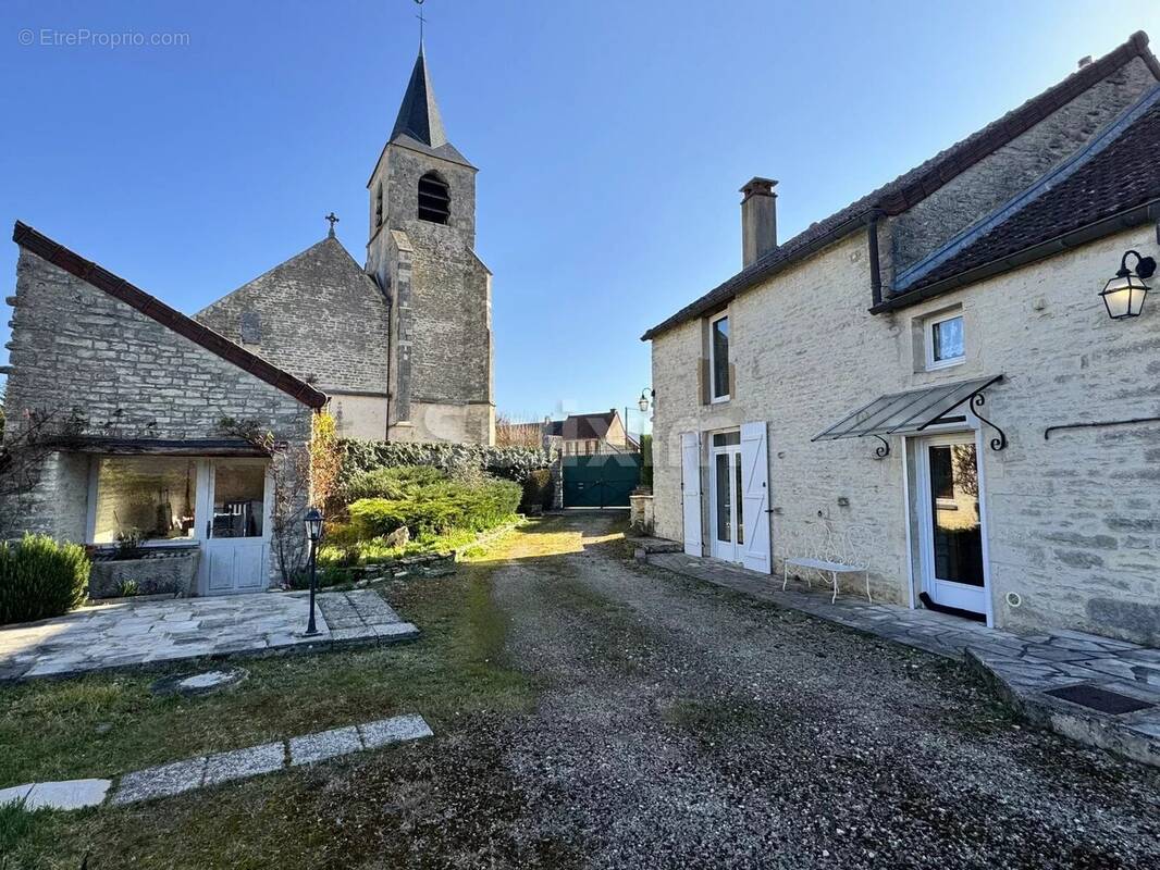 Maison à AVALLON