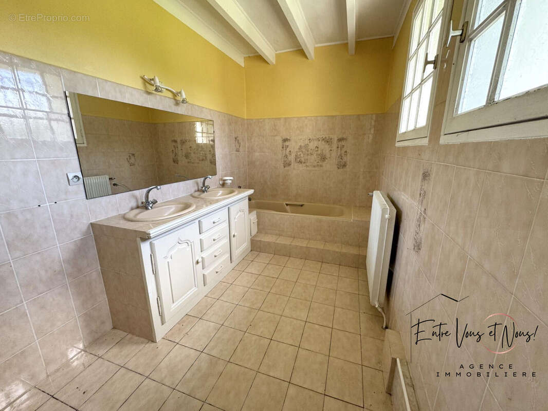 SALLE DE BAIN / DOUCHE - Maison à BAZAS