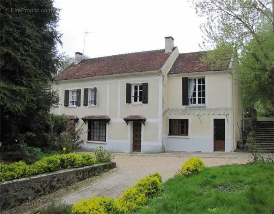 Maison à SAINT-CYR-SUR-MORIN