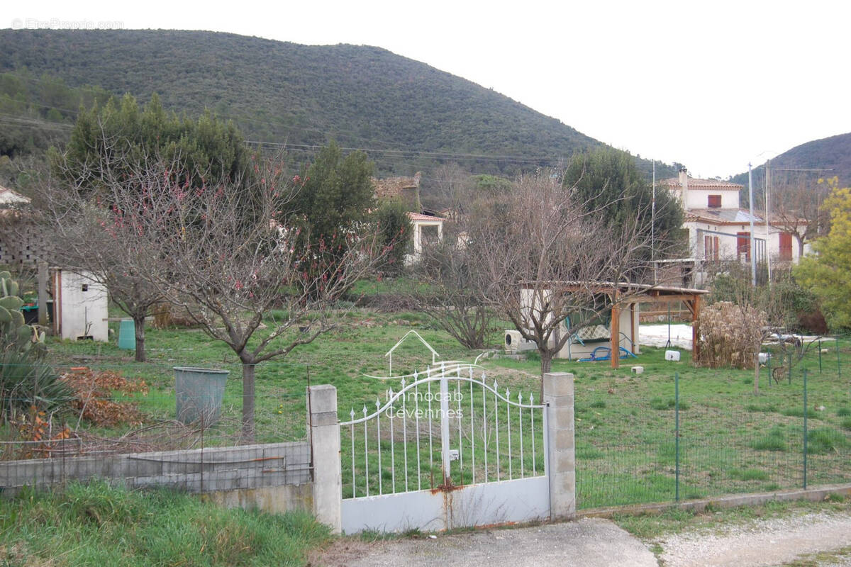 Terrain à LES MAGES