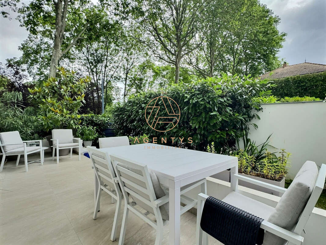 Appartement à SAINT-MAUR-DES-FOSSES