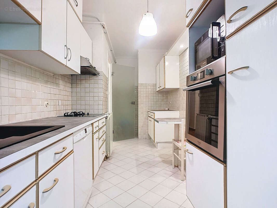 Appartement à SAINT-LAURENT-DU-VAR
