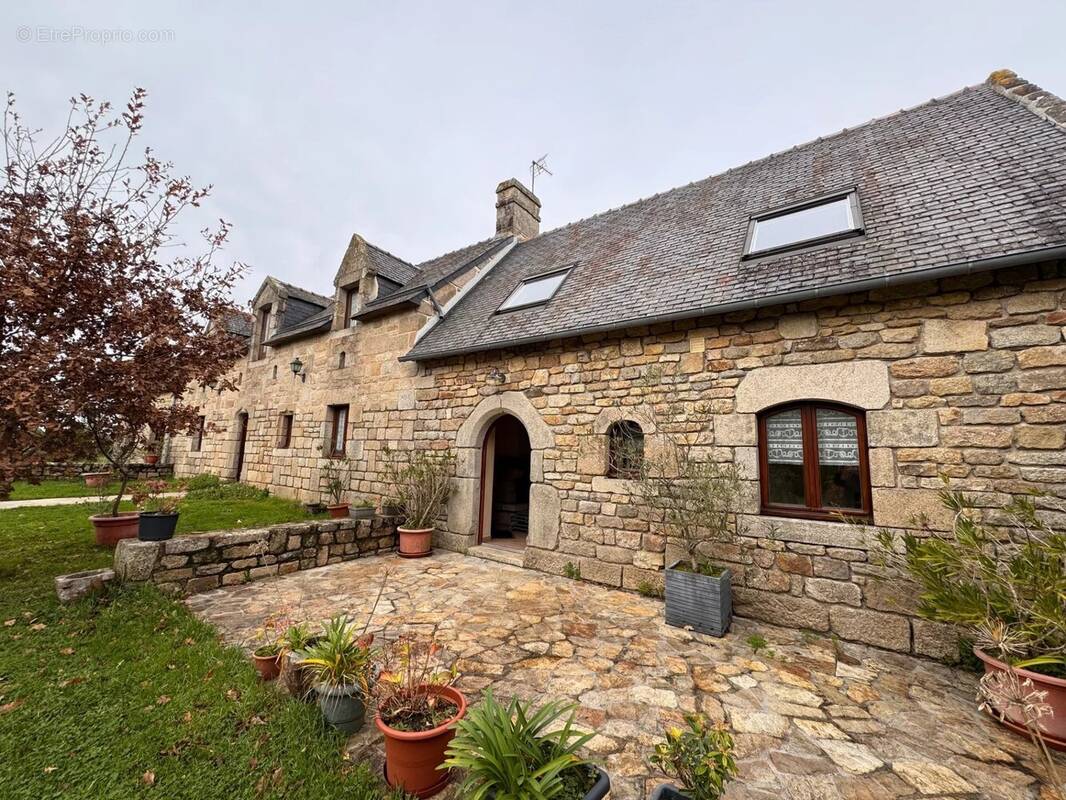 Maison à COMBRIT