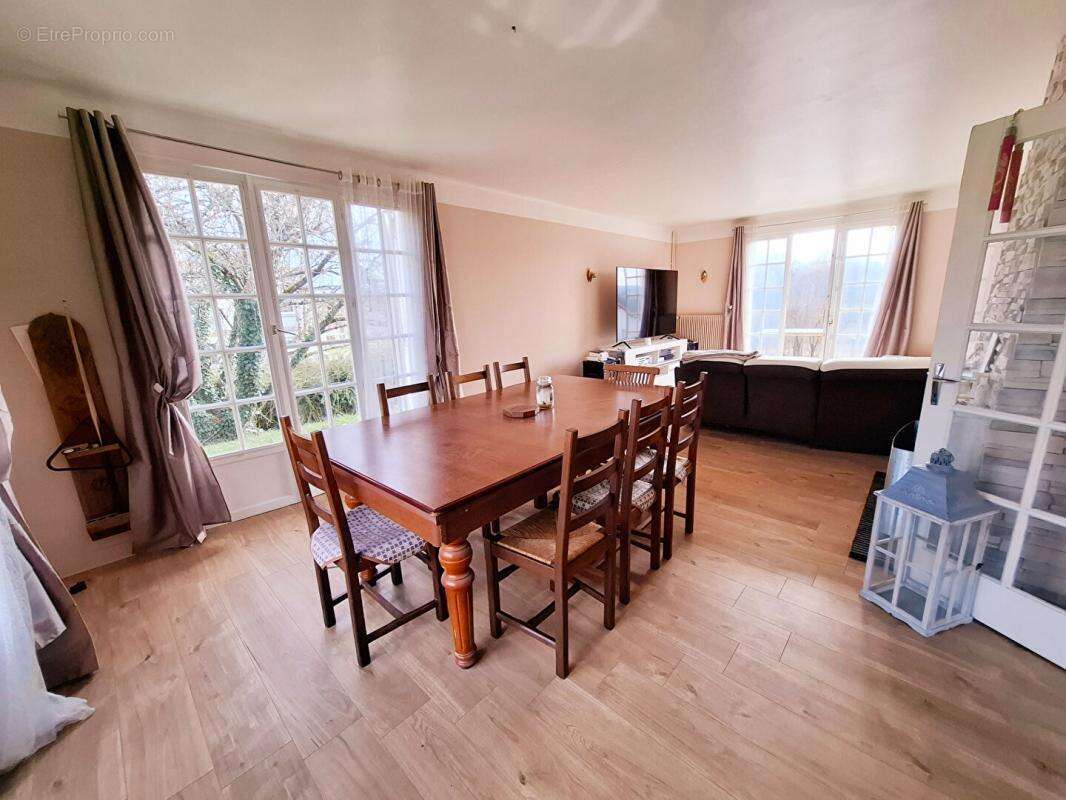 Maison à AIX-EN-OTHE