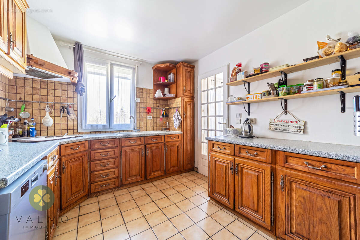 Maison à LA QUEUE-LES-YVELINES