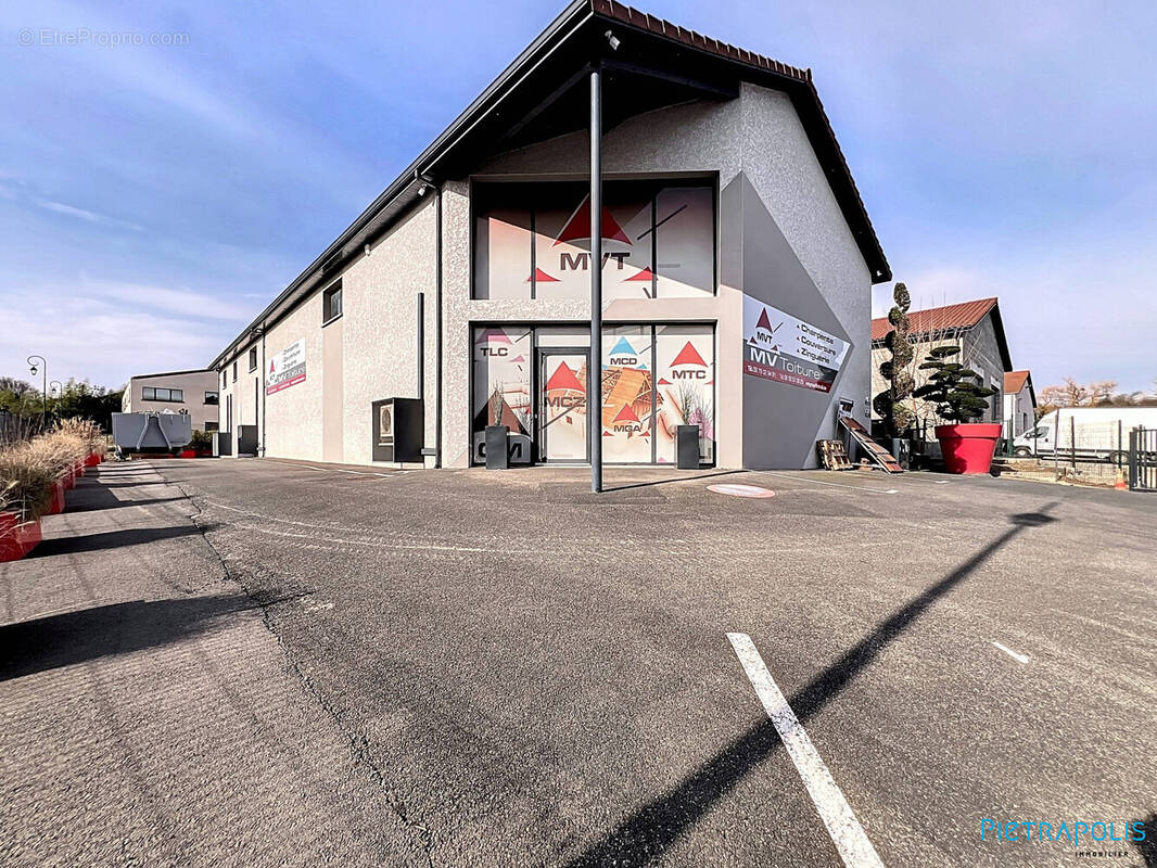 Commerce à LUCENAY