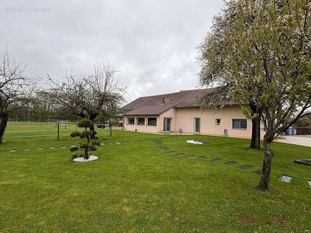 Maison à POLIGNY